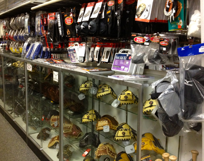 Catcher's gloves & equipment